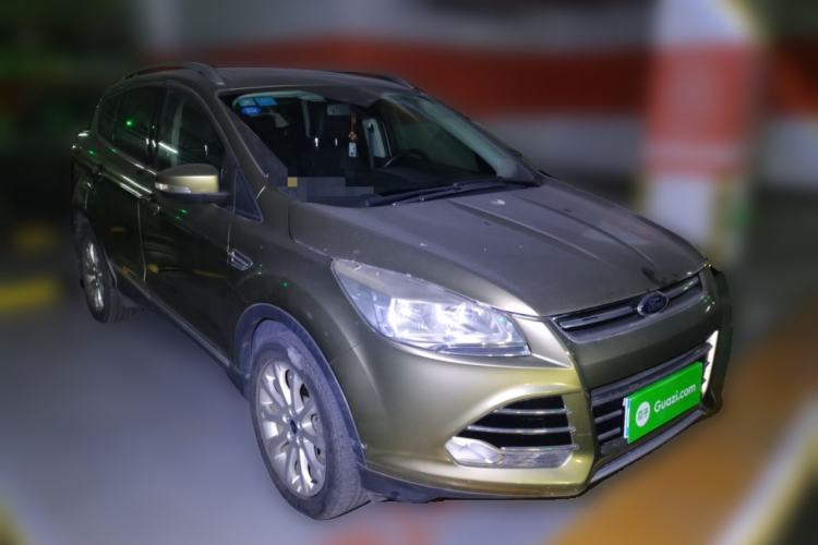 Used Ford Kuga 2015 1.5L GTDi Four-Wheel-Drive Elite Model Front Right 45 Deg