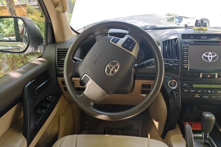 Used Toyota Land Cruiser 
