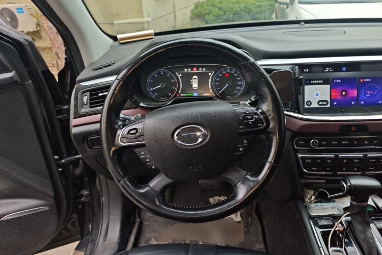 Used GAC Trumpchi GS8 2017 320T Two-Wheel Drive Luxury Smart Connectivity Version (7 Seats) Steering Wheel