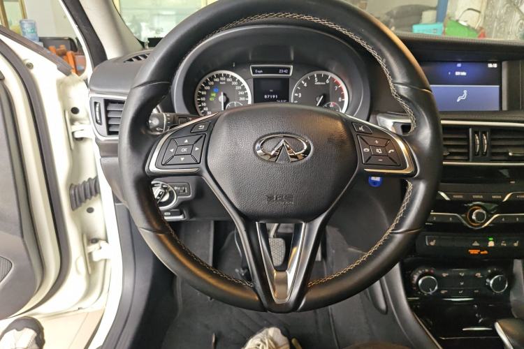 Used Infiniti QX30 2017 1.6T Two-Wheel Drive Fashion Edition Steering Wheel