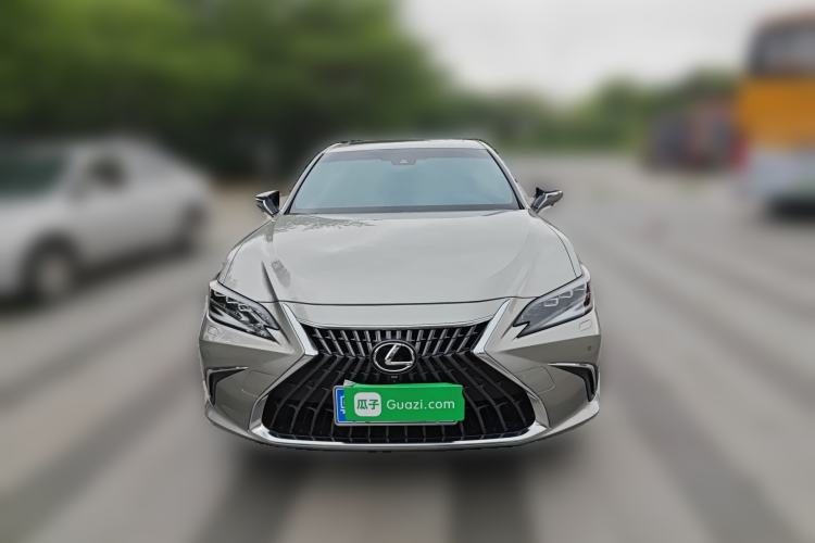Used Lexus ES 2022 300h Deluxe Edition Front