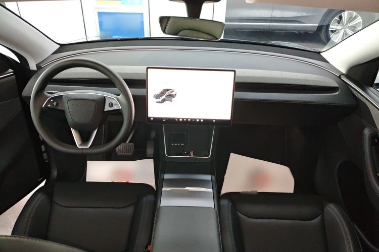 Used Tesla Model Y 2025 Long-Range All-Wheel-Drive Version
