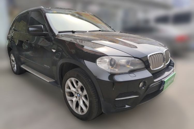 Used BMW X5 2011 xDrive35i Luxury Model Front Right 45 Deg