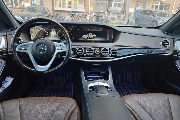 Used Mercedes-Benz Maybach S-Class 2019 S 450 4MATIC Center Console