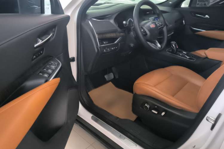 Used Cadillac XT4 2018 28T 4x4 Platinum Edition