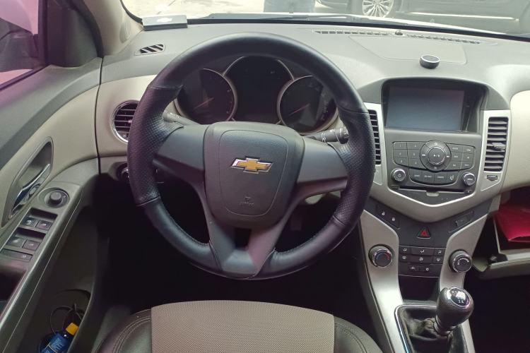 Used Chevrolet Cruze 2013 1.6L SL MT Steering Wheel