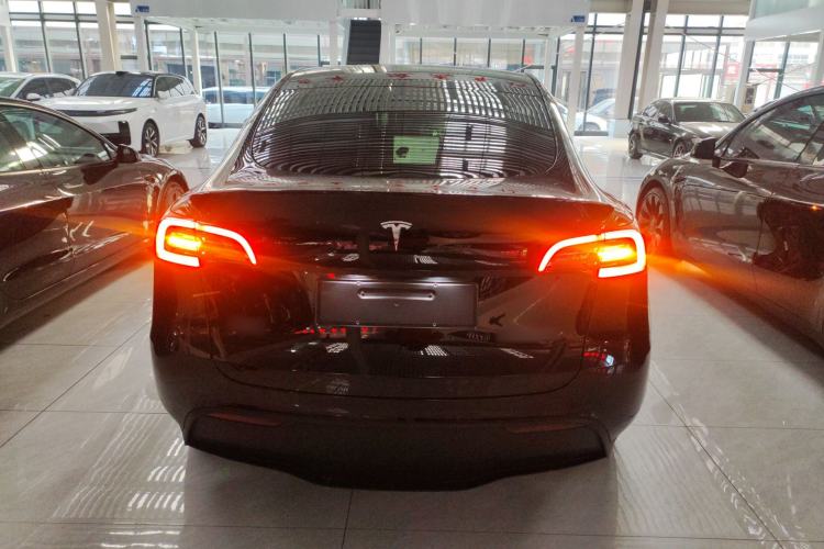 Used Tesla Model Y 2023 Rear-Wheel-Drive Version
