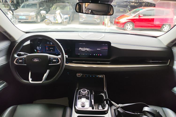 Used Ford Equator Sport 2025 EcoBoost 170 Platinum Edition Center Console