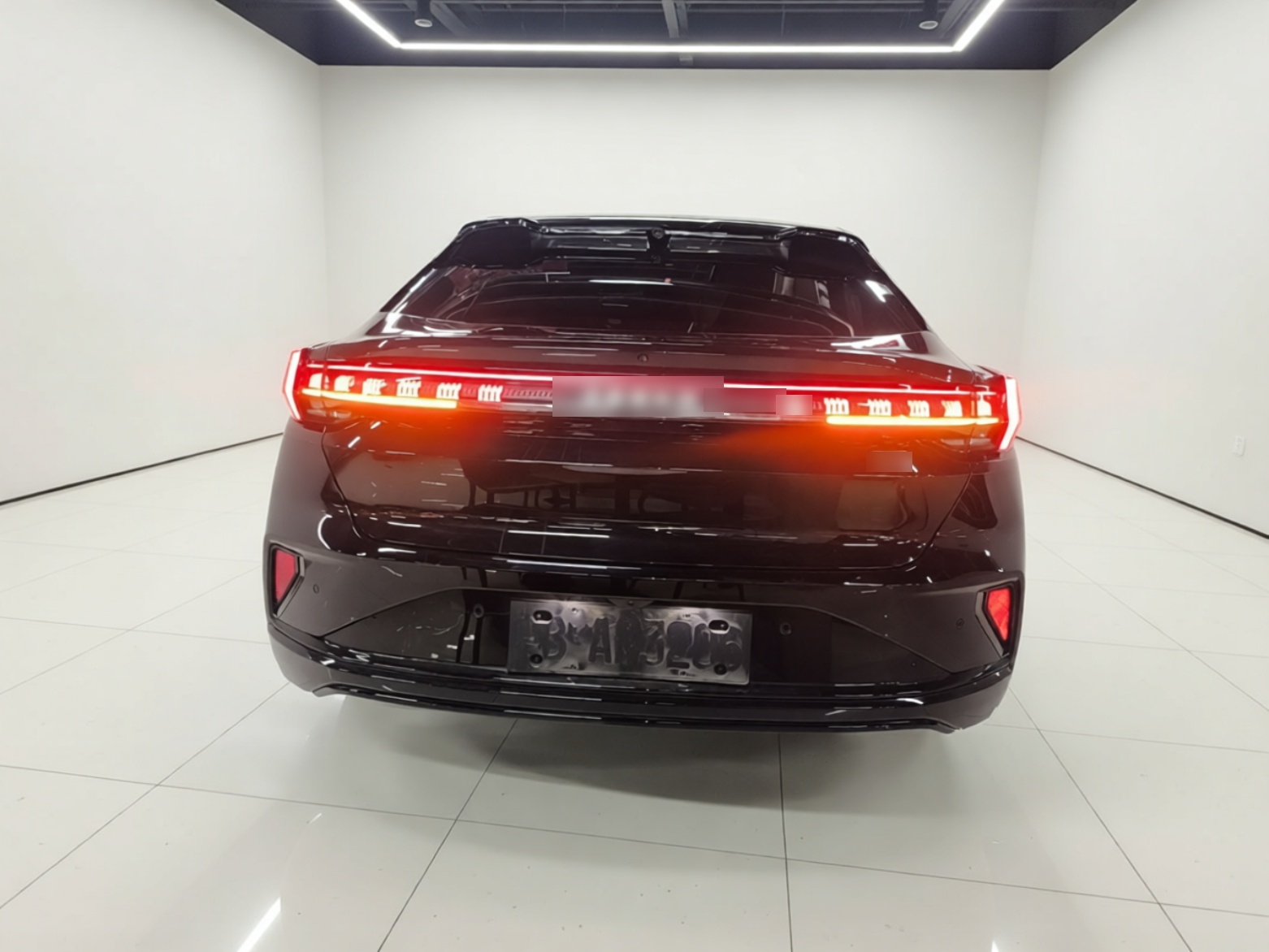 Zeekr 001 2024 YOU Edition 100 kWh All-Wheel Drive — снимка 5