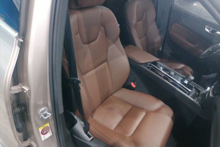 Used Volvo XC60 2023 B5 4x4 Smart Luxury Edition Right Front Seat