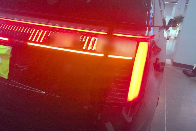 Used Zeekr 009 2024 7-Seater Walk-Through Version Four-Wheel Drive 108 kWh
