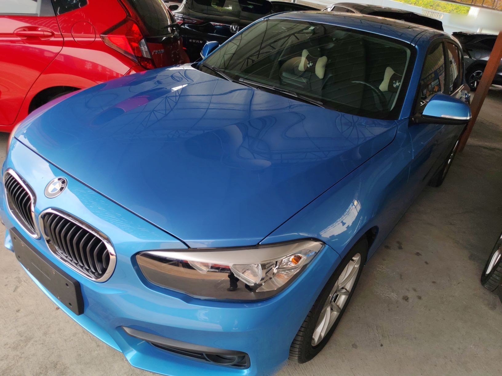 Под передней частью автомобиля