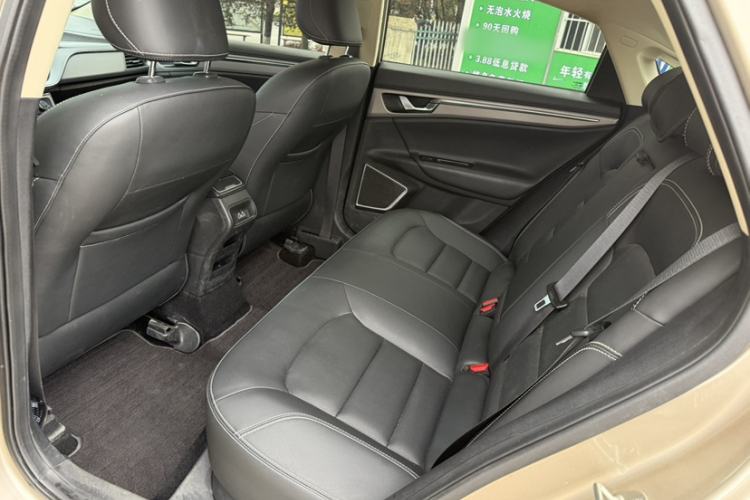 Used Geely Auto Emgrand GL 2018 1.8L Manual Elite Smart Connectivity Version Interior 4