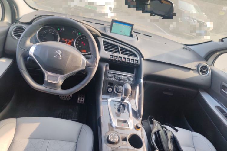 Used Peugeot 3008 2013 1.6THP Roland Garros Edition Center Console