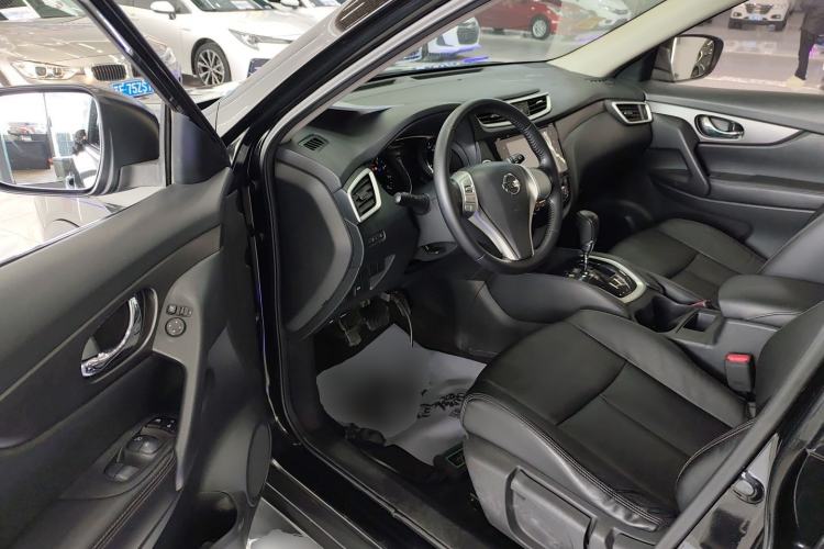 Used Nissan X-Trail 2015 2.0L CVT Comfort MAX Edition 2WD
