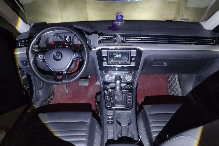 Used Volkswagen Magotan 2019 330TSI DSG Leading Edition China V Standard Center Console