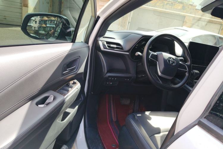 Used Toyota Granvia 2024 2.5L Hybrid Luxury Edition Interior 3