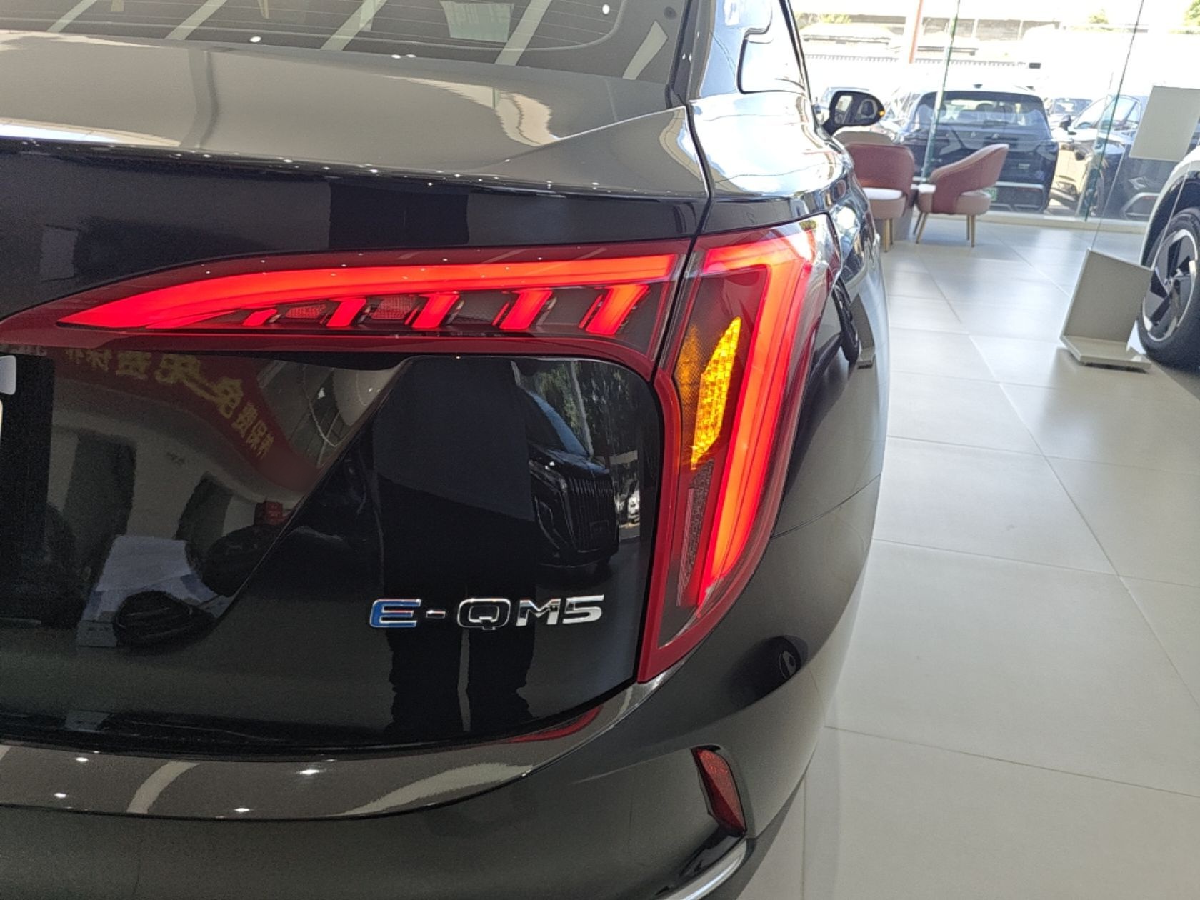 Hongqi E-QM5 2022 431 km Charge & Enjoy Edition — снимка 9