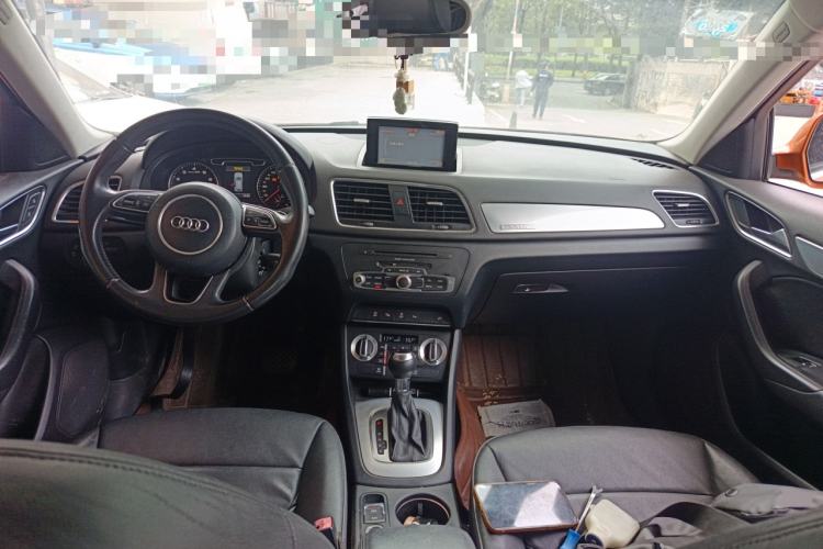 Used Audi Q3 2012 35 TFSI quattro Comfort Model Center Console