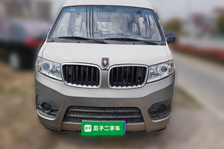 Used Jinbei Hiace X30 2023 1.5L Wealthy-Style Passenger Van 5/6/7-Seater Non-Air-Conditioned Version SWC15M Front