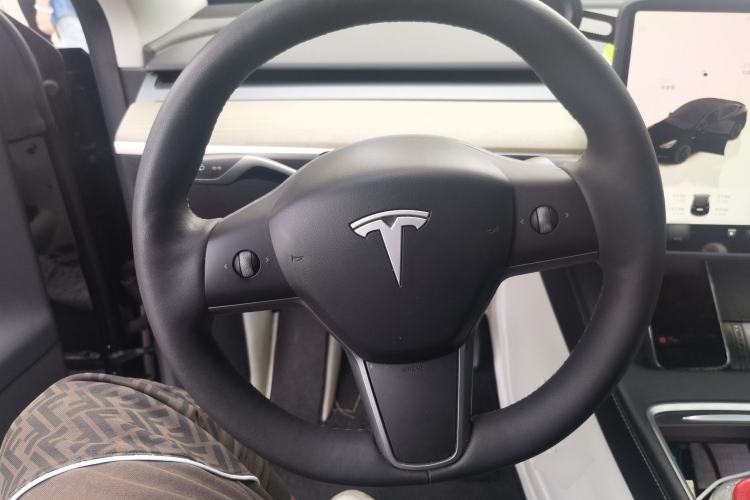 Used Tesla Model Y 2023 Long-Range All-Wheel-Drive Version Steering Wheel