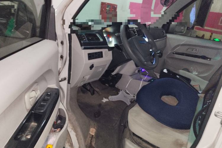 Used Sunlong DST 5 2021 All-Electric Van with 41.86 kWh Driver Seat