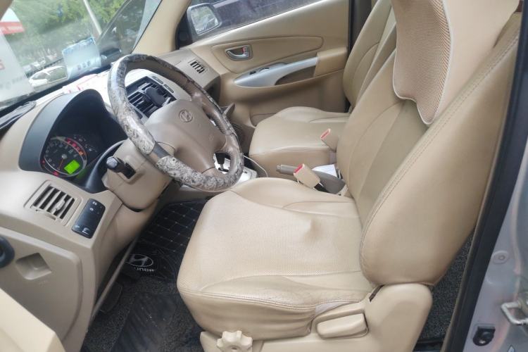 Used Hyundai Tucson 2009 2.0L Automatic Two-Wheel Drive with Sunroof
