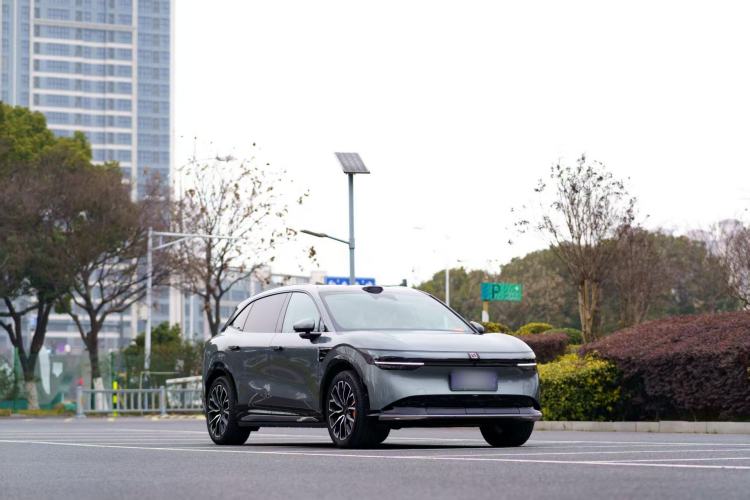 Used Zeekr 7X 2025 100 kWh Long-Range Rear-Wheel Drive with Intelligent Driving Features