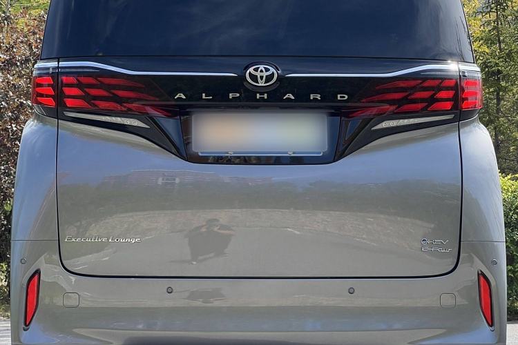 Used Toyota Alphard 2024 Dual-Engine 2.5L Prestige Edition
