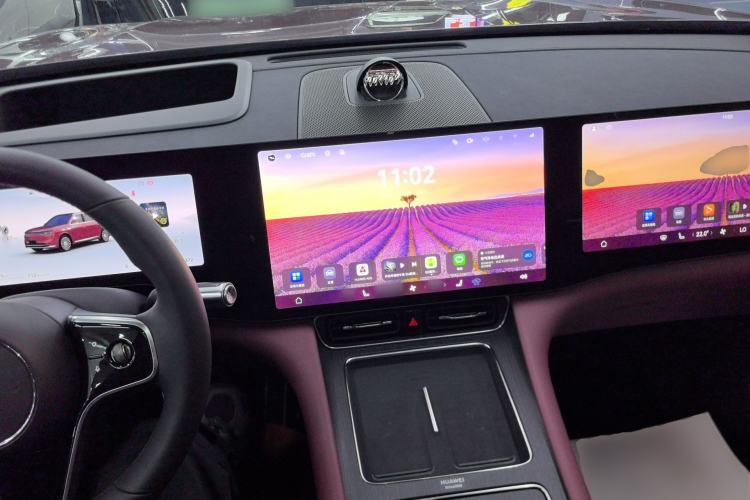 Used Hima AITO M8 2025 Extended-Range Ultra Version 53.4 kWh 5-Seater Edition Center Console