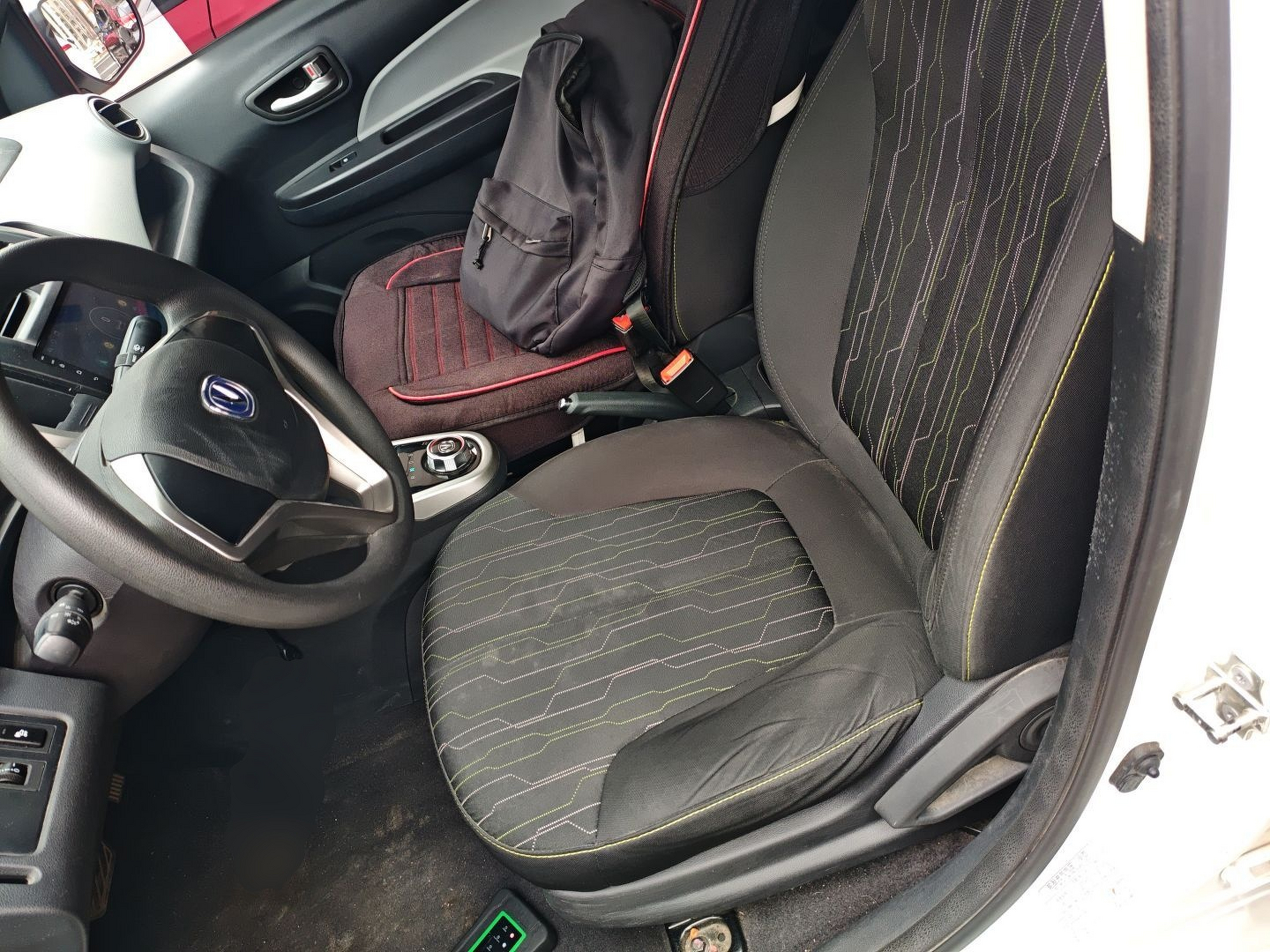 Переднее сиденье в автомобиле