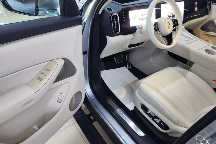 Used Hima AITO M8 2025 Extended-Range Ultra Version 53.4 kWh 5-Seater Edition
