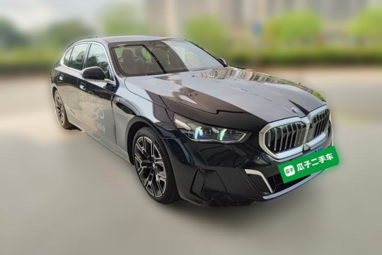 Used BMW 5 Series 2025 530Li Luxury Edition M Sport Package Front Right 45 Deg