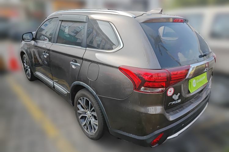 Used Mitsubishi Outlander 2018 2.4L 4x4 Luxury Edition 7-Seater
