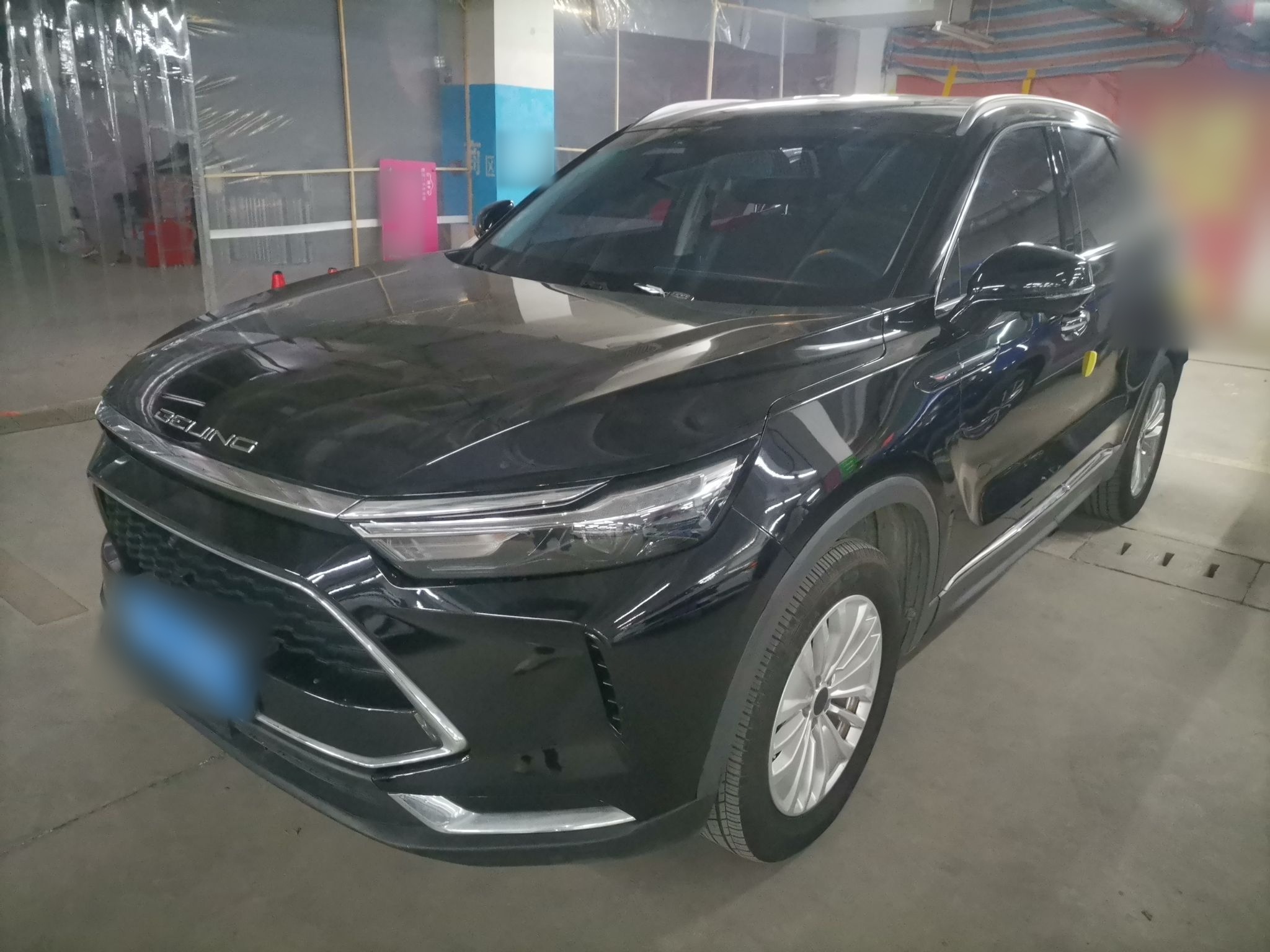 Под передней частью автомобиля