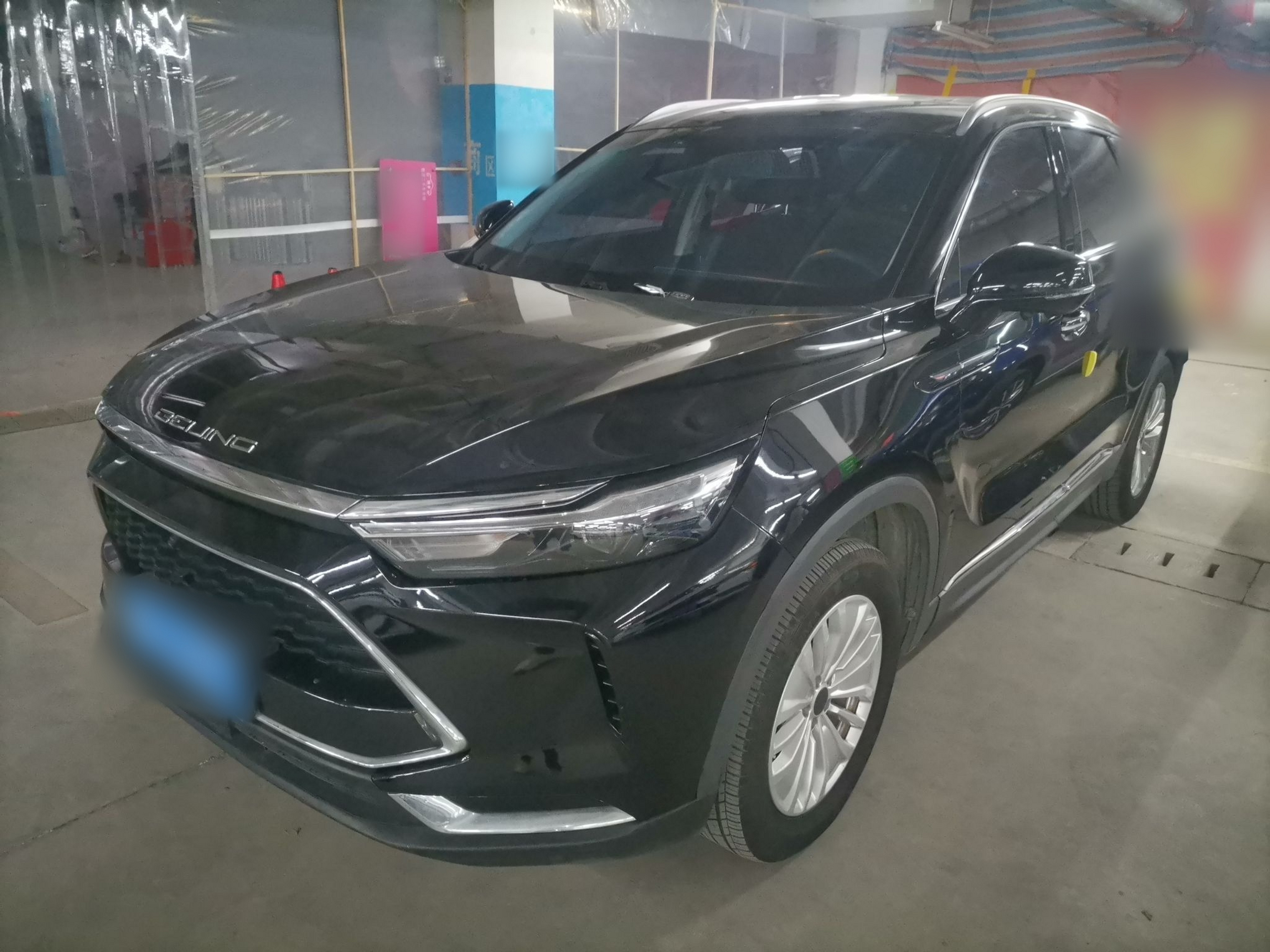 Под передней частью автомобиля