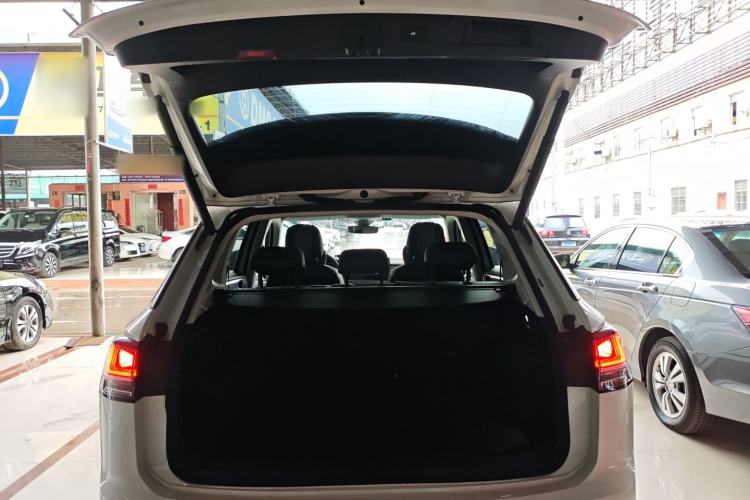 Used Volkswagen Tayron 2023 330TSI Two-Wheel-Drive R-Line High-Energy Version Trunk