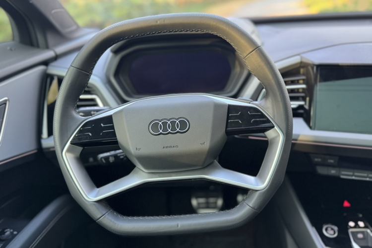 Used Audi Q5 e-tron 2023 40 e-tron Shining Edition Mecha Kit
