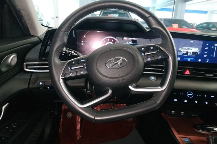 Used Hyundai Elantra 2021 1.5L CVT LUX Prestige Edition Steering Wheel