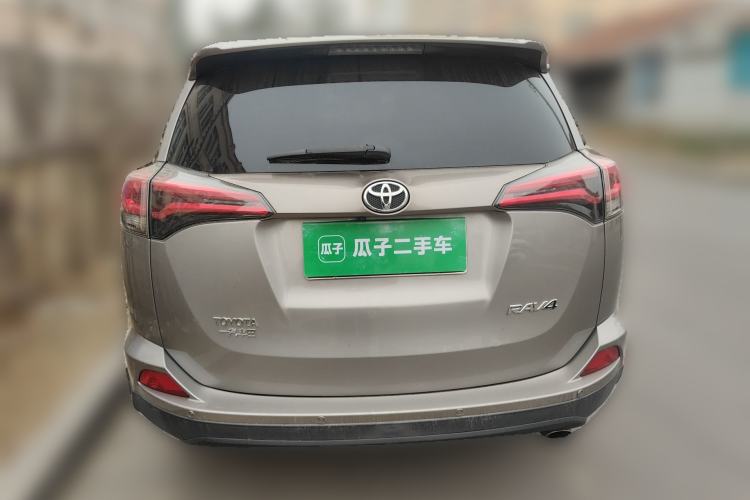 Used Toyota RAV4 2019 2.0L CVT Two-Wheel Drive Luxury Version China VI Standard Rear