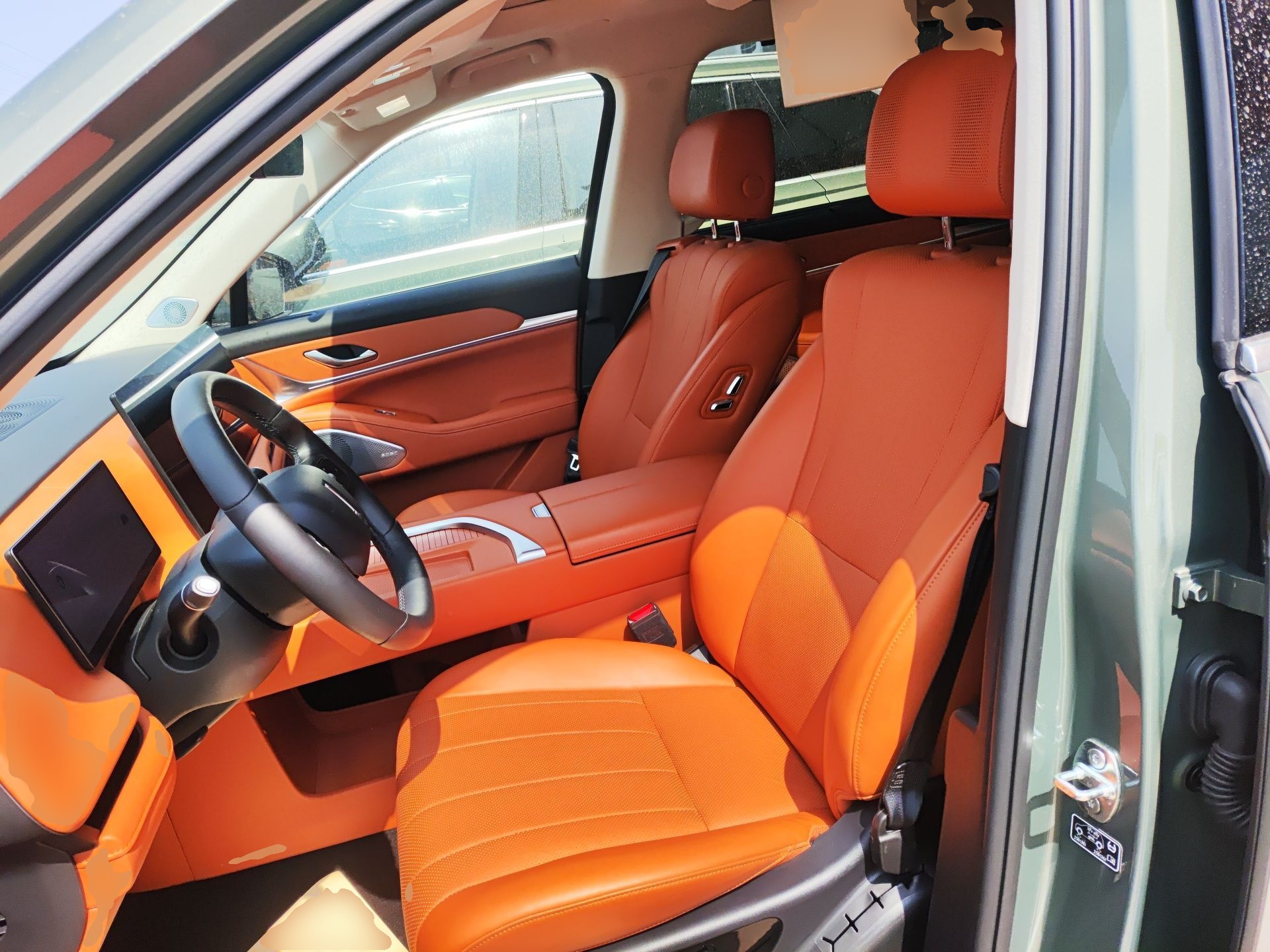 Переднее сиденье в автомобиле