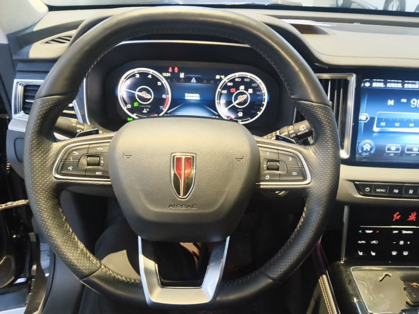 Hongqi HS7 2022 3.0T Automatic All-Wheel Drive Smart Connect Flagship Edition Five Seats — снимка 13