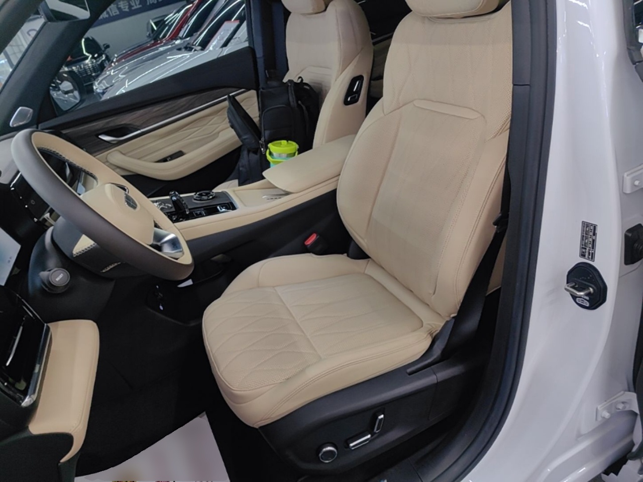 Geely Auto Monjaro L 2025 Dongfang Yao 2.0TD Automatic Lanxing Edition — снимка 17