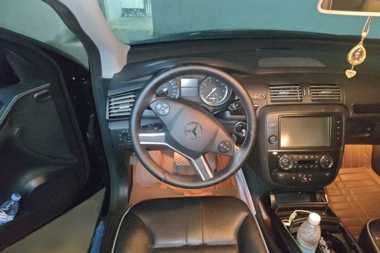Used Mercedes-Benz R-Class 2014 R 320 4MATIC Luxury Model Steering Wheel