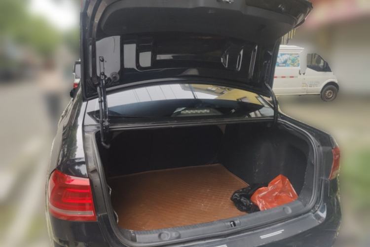 Used Volkswagen Lavida 2015 1.6L Manual Comfort Edition Trunk