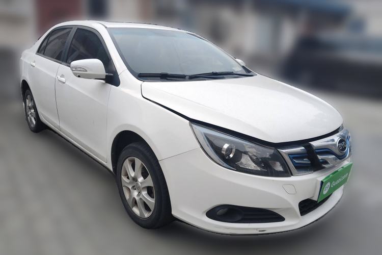 Used BYD e5 2017 300 Prestige Edition Front Right 45 Deg