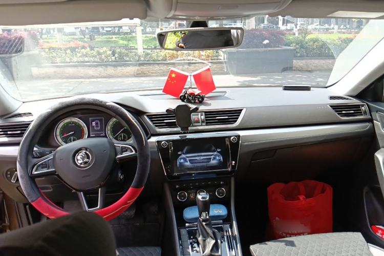 Used Skoda Superb 2018 TSI330 DSG Comfort Edition China V Standard Center Console