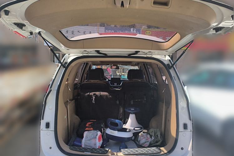 Used Baojun 730 2017 1.5T Manual Prestige Version 7 Seats Trunk