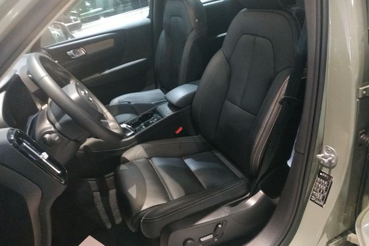 Used Volvo XC40 2024 B4 4x4 Smart Luxury Edition