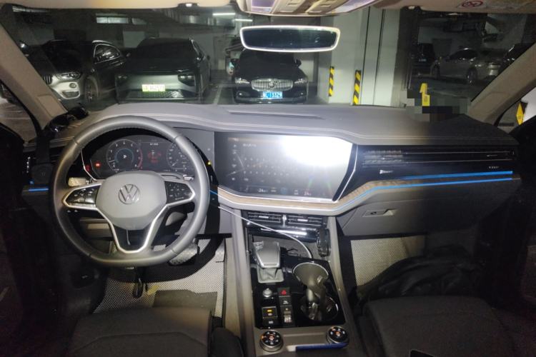 Used Volkswagen Touareg 2023 3.0 TSI Luxury Edition Obsidian Black Sport Package Center Console